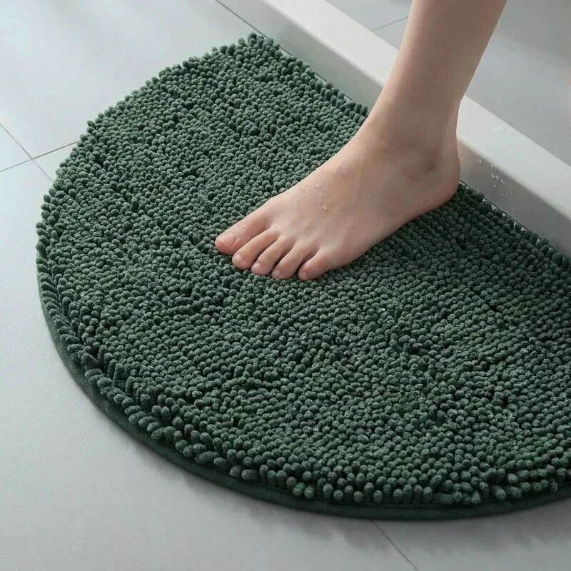 Tapis salle de bain demi-lune absorbant et antidérapant, séchage rapide, idéal pour sortie de douche et confort quotidien sécurisé.