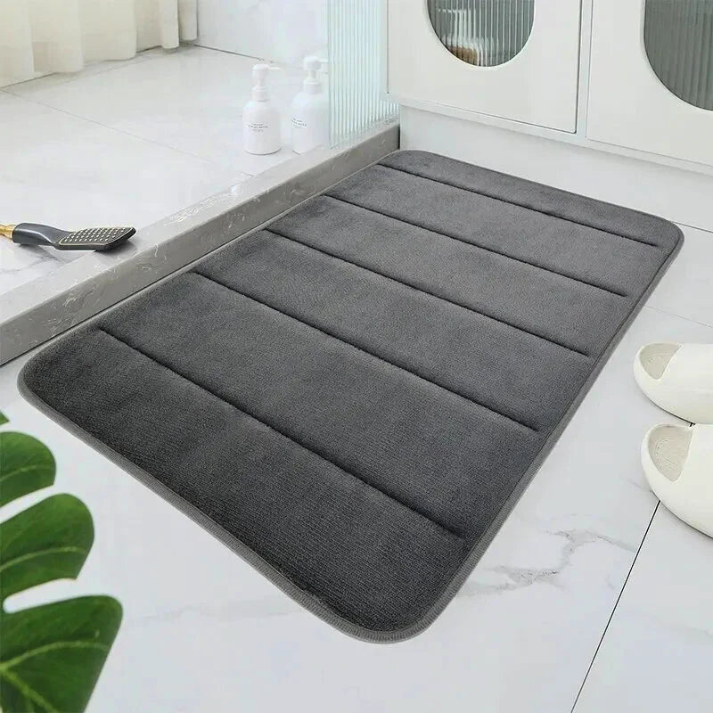 Sortie de douche absorbant et antidérapant, séchage rapide, idéale pour garder votre salle de bain propre, confortable et sécurisée.